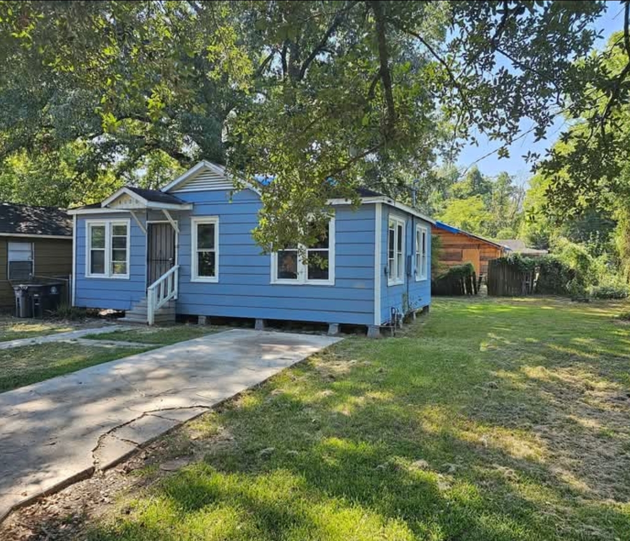 Property main image